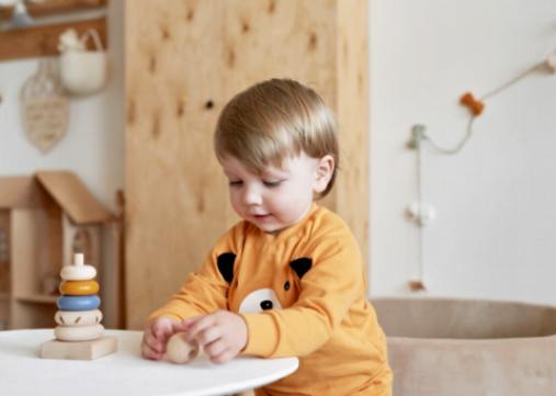 Desbloqueando el potencial cognitivo de tu bebé a través de juguetes interactivos