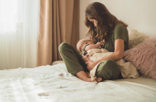 Entendiendo cómo la lactancia materna puede reducir las probabilidades de SIDS