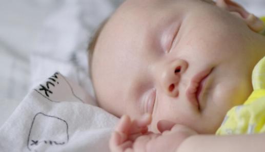 Armonizando las rutinas de sueño y el apego: la estrategia de un nuevo padre