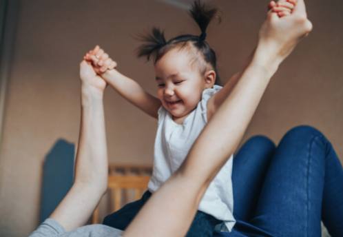 Cómo establecer ritmos de sueño saludables en los bebés: Manual para padres