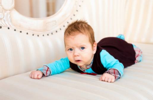 De Mantas a Saco de Dormir: La transición según tu bebé crece