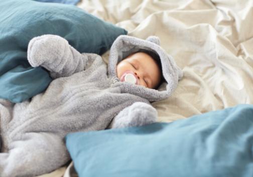 Desentrañando el misterio: entendiendo los hábitos de sueño de tu bebé