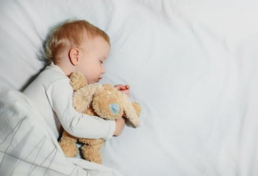 El Punto Dulce: Entrenar el Sueño de tu Bebé mientras Fomentas el Apego Emocional