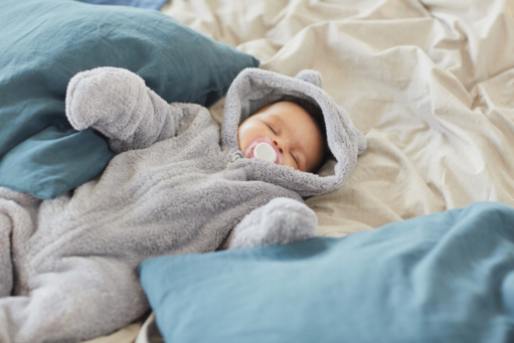 Entrenamiento del sueño vs. crianza con apego: encontrando el equilibrio para tu familia
