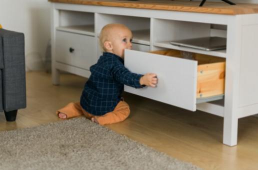 A prueba de niños en tu hogar: cerraduras de seguridad imprescindibles para cajones y electrodomésticos