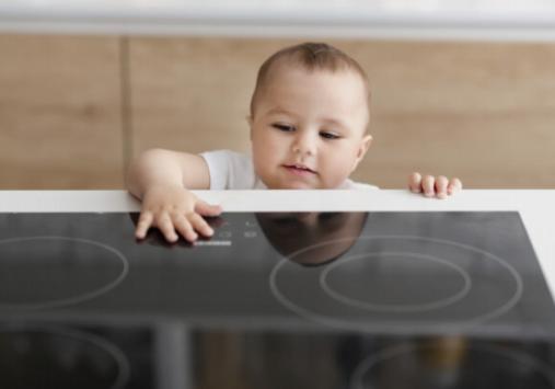 Babyproofing 101: Cómo instalar y usar puertas de seguridad en tu hogar