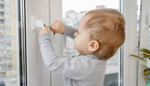 Los beneficios de usar cerraduras de seguridad en el inodoro para bebés y niños pequeños