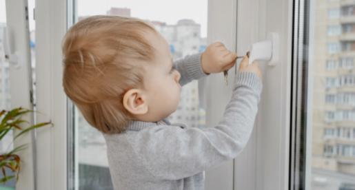 Opciones de protección para ventanas para mantener seguro a tu bebé