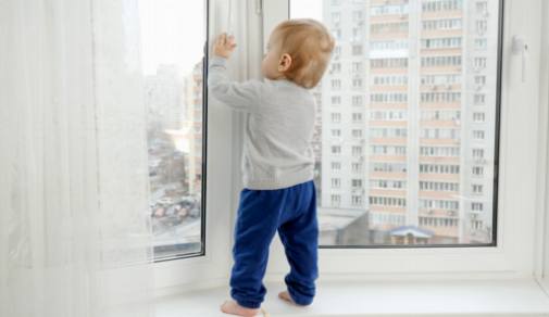 Protegiendo a tu niño curioso: Las mejores cerraduras para gabinetes